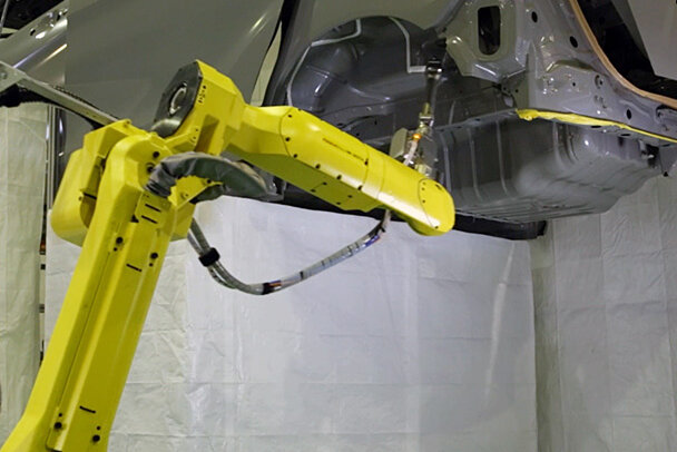 Can fit into even narrow areas of car bodies to paint freely